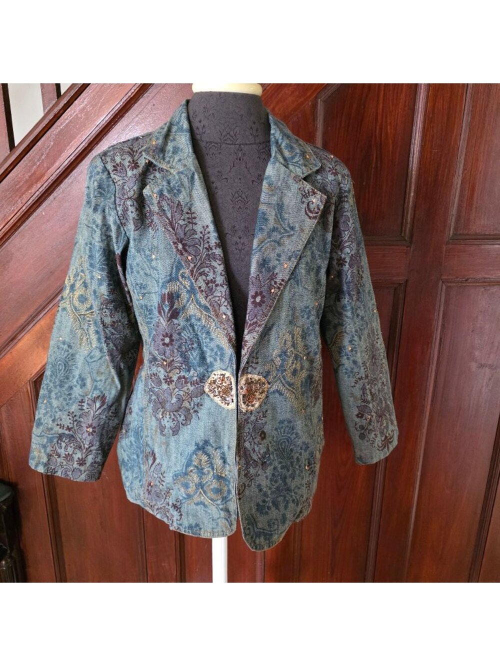 Chicos Blue Denim Jacket With Embroidered Floral Design & Beaded Accents Size 2